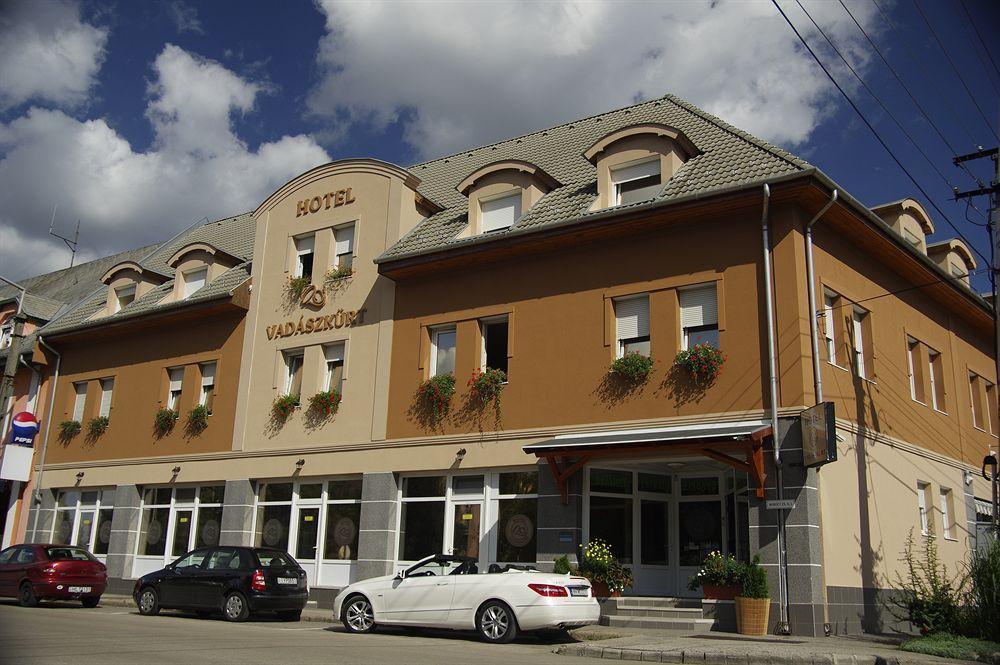 Hotel Vadászkürt Superior Székesfehérvár Exterior foto